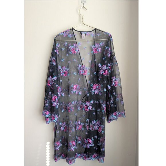 Victoria Secret's Illuminating Blooms Black Lace Trim Robe *missing belt - Picture 5 of 11